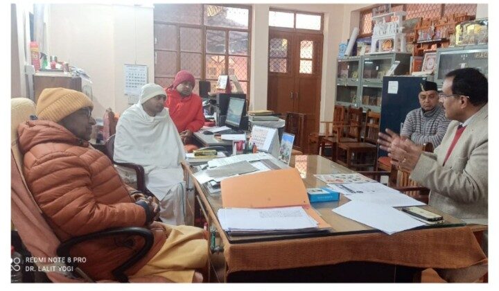 अल्मोड़ा:- एसएसजे विश्वविद्यालय के कुलपति प्रोफेसर सतपाल सिंह बिष्ट एवं रामकृष्ण कुटीर के अध्यक्ष स्वामी धुर्वेशानंद के बीच अंतरराष्ट्रीय सेमिनार को लेकर हुई बैठक