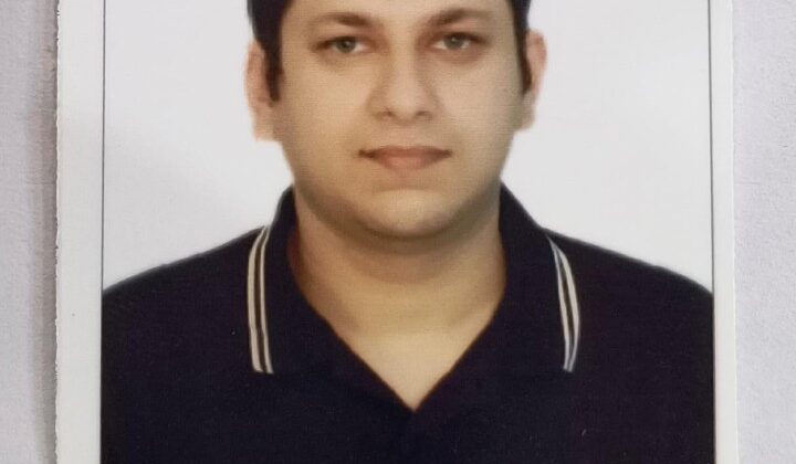 अल्मोड़ा:- विवेकानंद इंटर कॉलेज रानीधारा के पूर्व छात्र वैभव जोशी ने पहले रैंक के साथ पास की लोक सेवा आयोग की परीक्षा