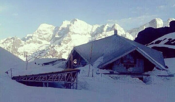 Uttarakhand:- बर्फबारी के बीच पढ़ी गई अंतिम अरदास….. शीतकाल के लिए बंद हुए हेमकुंड साहिब के कपाट