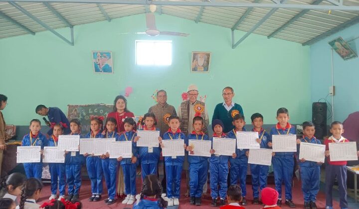 अल्मोड़ा:- सरस्वती शिशु मंदिर में हर्षोल्लास के साथ वितरित किया गया वार्षिक परीक्षाफल