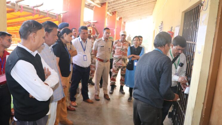 बागेश्वर:- राजनैतिक दलों की मौजूदगी में स्ट्रांग रूम सील……सुरक्षा व्यवस्था के लिए पुलिस और अर्धसैनिक बलों की तैनाती