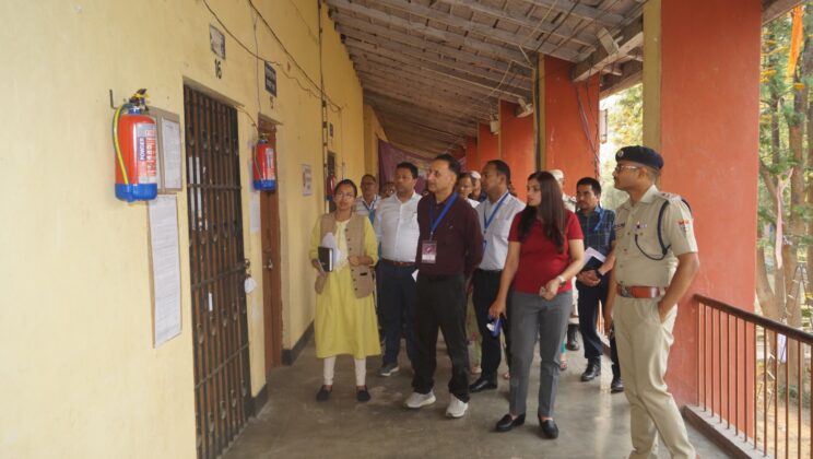 बागेश्वर:- मुख्य निर्वाचन अधिकारी/अपर सचिव प्रताप सिंह शाह जनपद के दौरे पर ………मतगणना कर्मचारियों के लिए दिये निर्देश