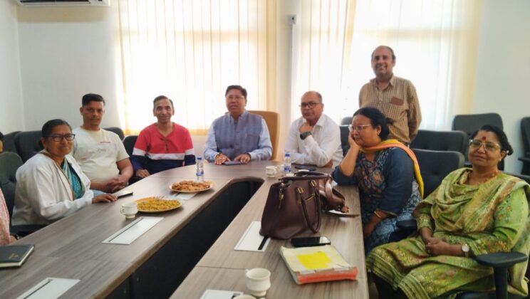 अल्मोड़ा:- सामाजिक कार्यकर्ता संजय पांडे ने मेडिकल कॉलेज की समस्याओं को लेकर महानिदेशक से करी वार्ता….. इन समस्याओं का हुआ निदान