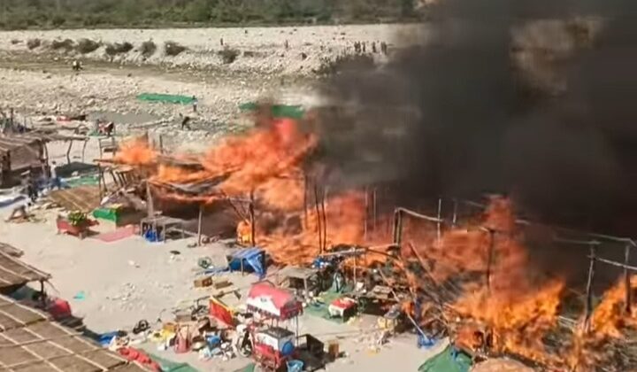 Uttarakhand:- गर्जिया मंदिर में भीषण आग लगने से जलकर राख हुई प्रसाद दुकाने