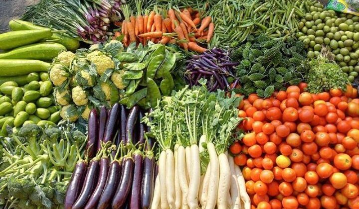 बागेश्वर:- तय कीमत से अधिक महंगे बेचे टमाटर….. चार दुकानदारों को जारी किया गया नोटिस