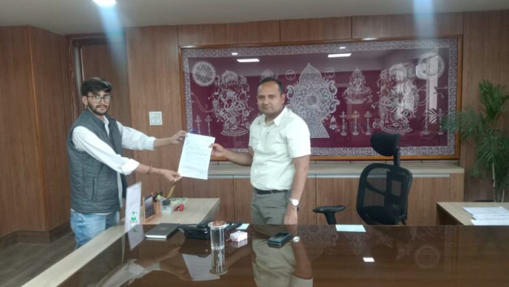 अल्मोड़ा:- सामाजिक कार्यकर्ता गोपाल भट्ट ने जिलाधिकारी से करी शिष्टाचार भेंट……. सामने रखी यह मांगे