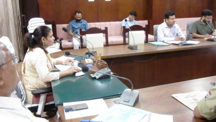 बागेश्वेर:- सड़क दुर्घटनाओं की रोकथाम को डीएम ने दिये कड़े निर्देश….. पढ़े पूरी खबर