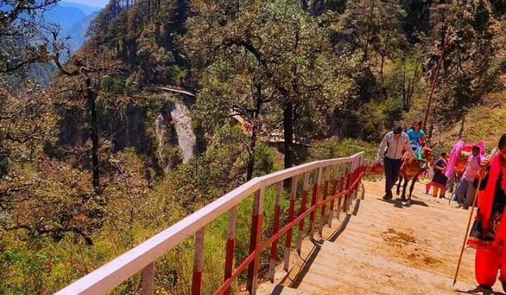 Uttarakhand:- बारिश रुकने के बाद सोनप्रयाग से शुरू हुई केदारनाथ के लिए पैदल यात्रा