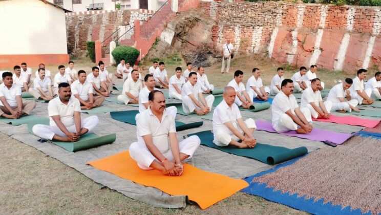 अल्मोड़ा:- योग विज्ञान विभाग द्वारा 21 जून को भव्य बनाने हेतु तैयारियां शुरू…… सिमकनी खेल मैदान में आयोजित होगा योग- उत्सव