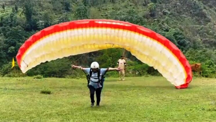 बागेश्वेर:- स्वरोजगार की दिशा‌ में पैराग्लाइडिंग एक सराहनीय पहल…. पढ़े पूरी खबर