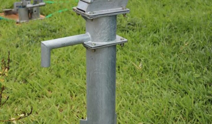 अल्मोड़ा:- जिले के 40 हैंड पंपो में रुका पानी……. पेयजल के लिए इधर-उधर भटक रहे हैं लोग