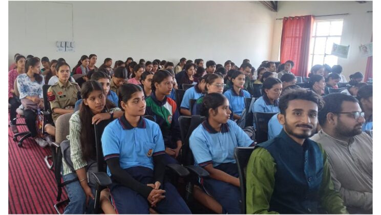 अल्मोड़ा:- अजीम प्रेमजी फाउंडेशन के संयुक्त तत्वावधान में ‘प्रेमचंद का कालजयी साहित्य’ विषय पर एक दिवसीय संगोष्ठी हुआ अयोजन