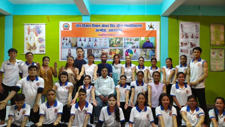 अल्मोड़ा:- मिट्टी चिकित्सा पर केंद्रित रहा प्राकृतिक चिकित्सा कार्यशाला का चौथा दिन