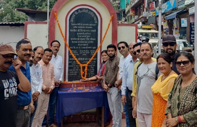 अल्मोड़ा:- भारतीय जनता पार्टी के कार्यकर्ताओं द्वारा कारगिल दिवस के अवसर पर शहीदों को दी गई श्रद्धांजलि