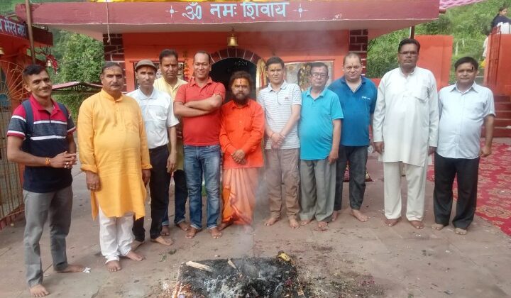 बागेश्वेर गरुड़:- यज्ञाहुति और आरती के साथ ऊं नमः शिवाय महायज्ञ का समापन…… भण्डारे में हजारों श्रद्धालुओं ने पाया प्रसाद