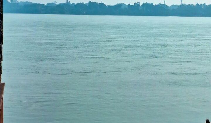 Uttarakhand:- भारी बारिश के बाद चेतावनी रेखा से ऊपर पहुंचा गंगा का जलस्तर……जारी किया गया अलर्ट