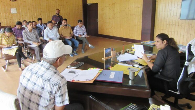 बागेश्वर – जिलाधिकारी अनुराधा पाल ने जिला स्तरीय विकास प्राधिकरण की बैठक में अधिकारियों को दिये जरुरी निर्देश