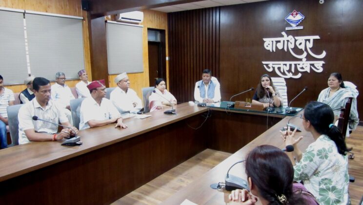 बागेश्वर: -मंडलसेरा जलभराव की समस्या पर डीएम ने ली जनप्रतिनिधियों व नगरवासियों की बैठक