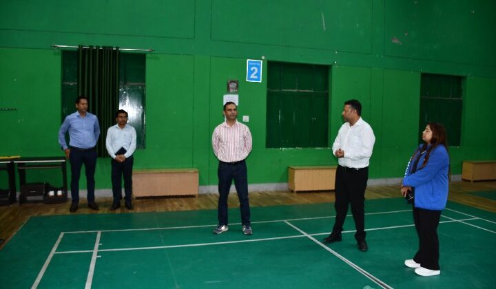 बागेश्वर -डीएम आशीष भटगई ने इंडोर स्टेडियम, वृद्धाश्रम एवं प्रस्तावित नशा मुक्ति केंद्र की भूमि का किया निरीक्षण