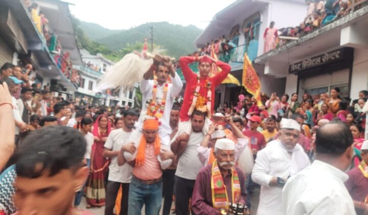 बागेश्वर :- कपकोट में नंदा सुनंदा (स्यौपाती) महोत्सव में देव डागरों ने जनता को दिया आशीर्वाद
