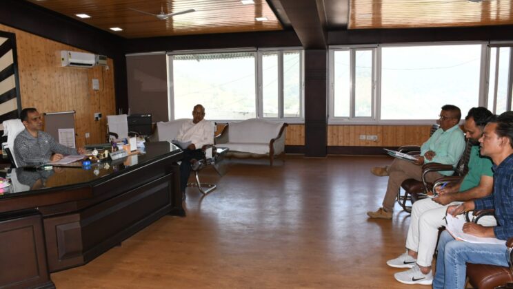 बागेश्वर: – जल जीवन मिशन समीक्षा बैठक में अपेक्षित प्रगति नहीं होने पर कार्यदायी संस्थाओं को डीएम की कड़ी फटकार