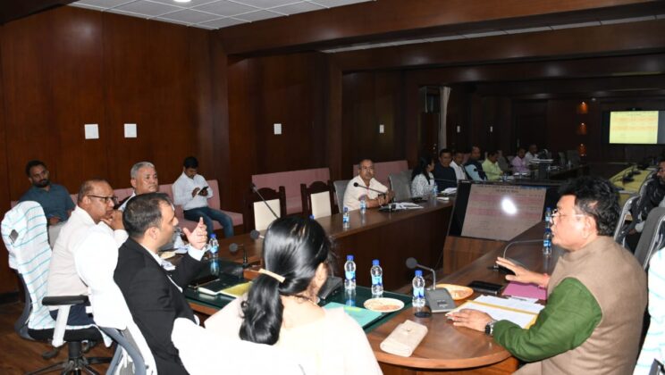 बागेश्वर: – गंगा समिति की बैठक में डीएम ने सुनियोजित विकास के लिए विभाग को गंगा एक्शन प्लान बनाने के दिये निर्देश