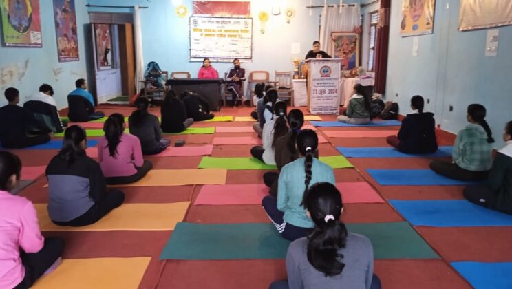 अल्मोड़ा:- सोबन सिंह जीना विश्वविद्यालय के योग विभाग में आयोजित किया गया विधिक जागरूकता शिविर