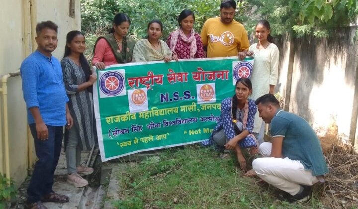 अल्मोड़ा:- राष्ट्रीय सेवा योजना इकाई मासी के स्वयंसेवियों द्वारा राज्य के प्राथमिक स्वास्थ्य केंद्र में आयोजित किया गया दानोत्सव कार्यक्रम