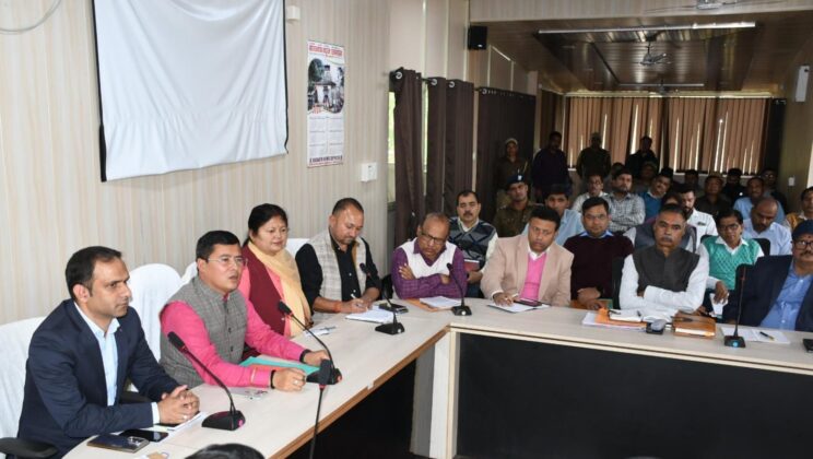 बागेश्वर:- डीएम एवं विधायक सुरेश गड़िया की मौजूदगी में कपकोट विधान सभा के विकासात्मक कार्यों की समीक्षा बैठक सम्पन्न