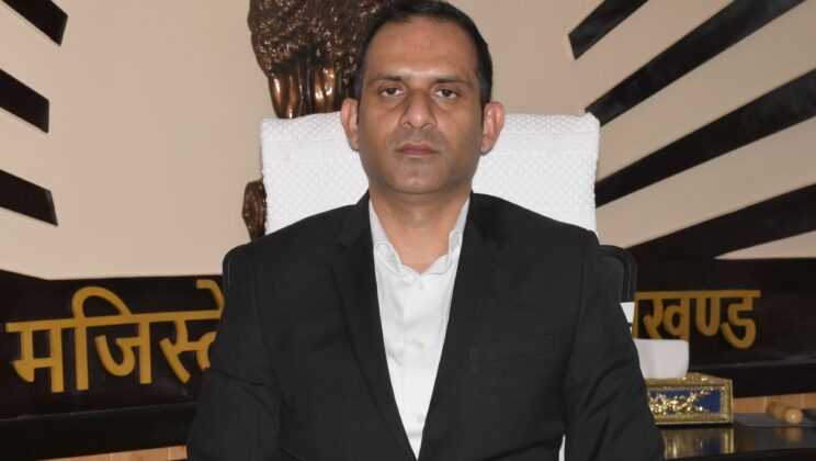 बागेश्वर :- भारी -भरकम विद्युत बिल थमाये जाने से उपभोक्ता परेशान – डीएम से की शिकायत,,