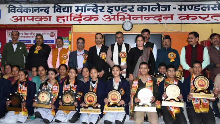 बागेश्वर:- कठिन परिश्रम और अनुशासन को आत्मसात कर लक्ष्य की प्राप्ति करें विद्यार्थी -डीएम आशीष भटगई