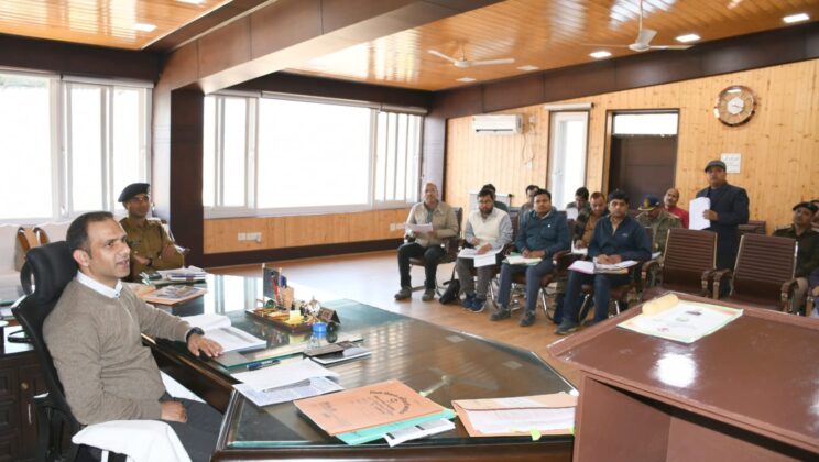 बागेश्वर – डीएम ने सुरक्षा समिति की बैठक में पुलिस, परिवहन एवं राजस्व विभाग को समन्वय के साथ कार्यवाही करने के दिये निर्देश