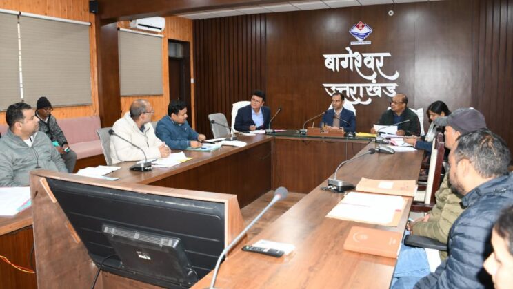 बागेश्वर:- सड़क एवं विकास कार्य वन भूमि हस्तांतरण के कारण न रहे लम्बित -डीएम आशीष भटगई