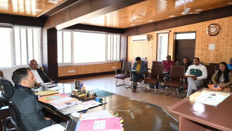 बागेश्वर: – बाल श्रम कतई बर्दाश्त नहीं, व्यापारिक प्रतिष्ठानों एवं खनन क्षेत्रों में चलाया जाय छापेमारी अभियान -डीएम आशीष भटगई