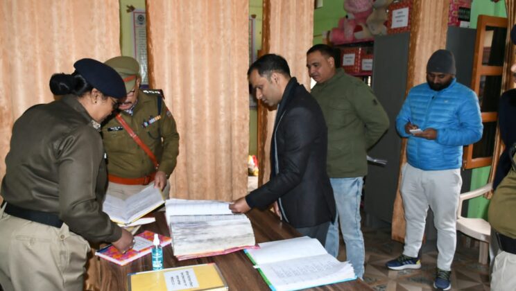 बागेश्वर – सत्यापन के कार्यों को पूर्ण पारदर्शिता के साथ करें और उपकरणों को हमेशा रखें क्रियाशील -डीएम आशीष भटगई