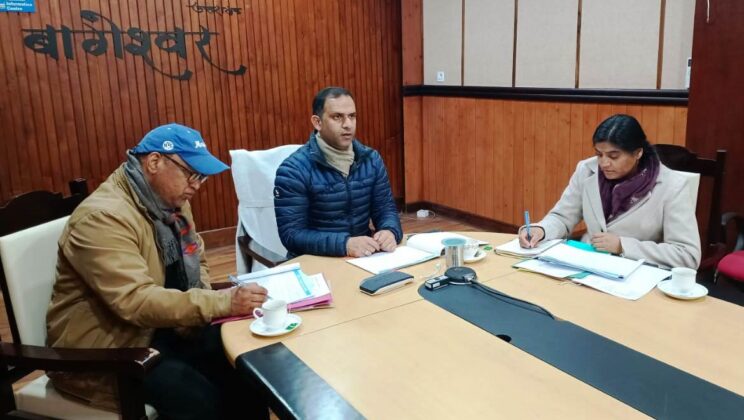 बागेश्वर: – डीएम ने वर्चुअल बैठक में अधिकारियों से योजनाओं की प्रगति की जानकारी ली…….कार्यों में तेजी लाने के दिये कड़े निर्देश