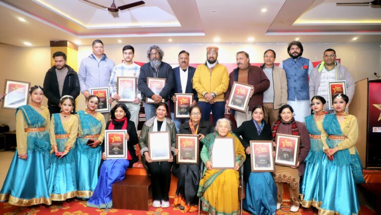 अल्मोड़ा:- शिक्षा और रोजगार के नए अवसरों के सृजन के लिए मिला अमर उजाला अचीवर अवार्ड 2024