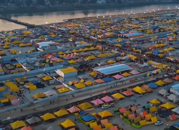 पौष पूर्णिमा के प्रथम दिन 1.50 करोड़ लोगों ने किया कुंभ स्नान….. हेलीकॉप्टर से श्रद्धालुओं पर हुई पुष्प वर्षा