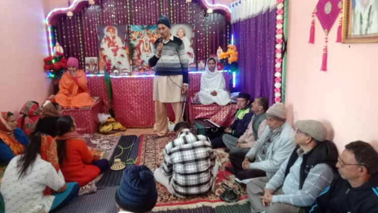 बागेश्वर:- मानव उत्थान सेवा समिति के तत्वाधान में गागरीगोल स्थित तारा दत्त कांडपाल के निवास स्थान पर आयोजित किया गया सत्संग