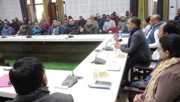 बागेश्वर – जोनल सेक्टर मजिस्ट्रेट के साथ ही पीठासीन व मतदान अधिकारी को दिया गया प्रशिक्षण