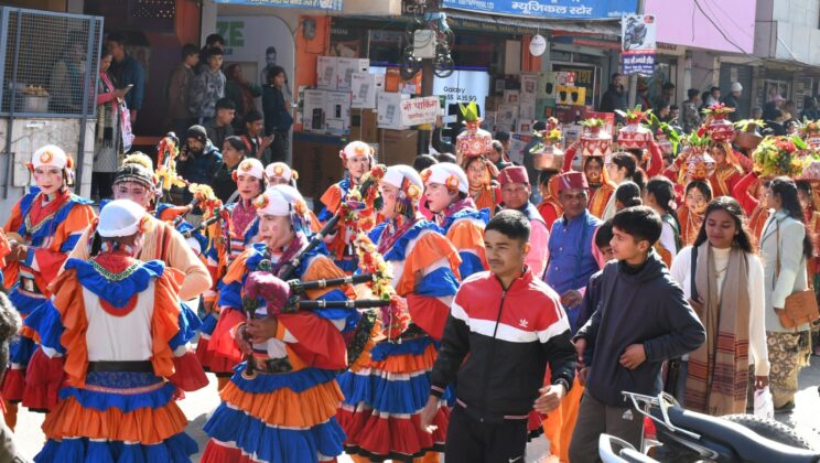 बागेश्वर:- पारंपरिक सांस्कृतिक झांकी के साथ हुआ उत्तरायणी मेले का आगाज……आर्मी बैंड ने भरा जोश तो स्कूली बच्चे व कलाकारों ने बिखेरी संस्कृति की छटा