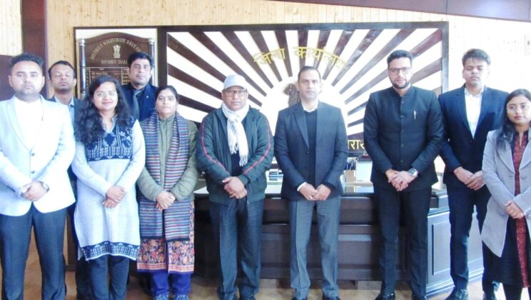 बागेश्वर:- प्रशिक्षु 10 सदस्यीय पीसीएस अधिकारी दल ने डीएम बागेश्वर से शिष्टाचार भेंट की