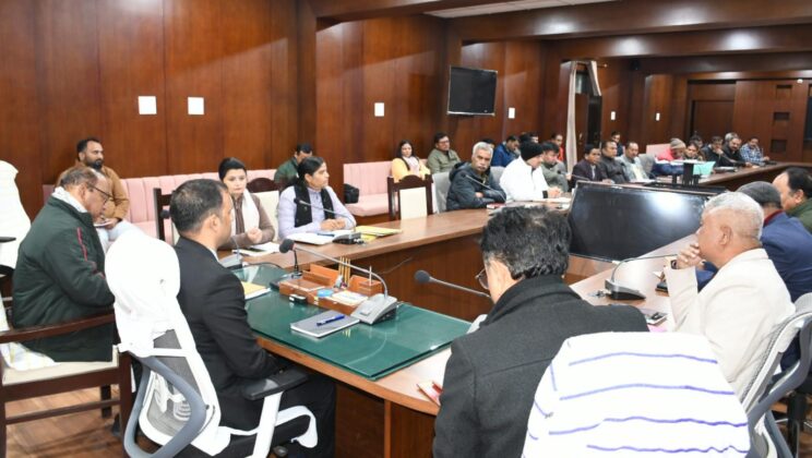 बागेश्वर:- जिला मजिस्ट्रेट/जिला निर्वाचन अधिकारी आशीष भटगई ने जोनल व सैक्टर मजिस्ट्रेट के साथ नोडल एवं सहायक निर्वाचन अधिकारियों को दिये कड़े निर्देश