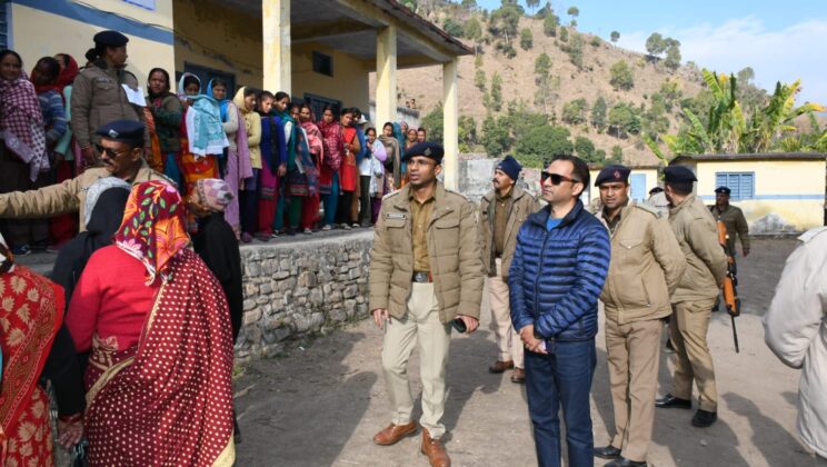 बागेश्वर – जनपद में शांति पूर्ण और सुरक्षित मतदान जारी….डीएम एवं एसपी कर रहे हैं निरीक्षण