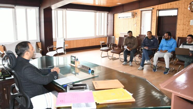 बागेश्वर – सहायक निदेशक मत्स्य को पूरी तैयारी के साथ न आने पर डीएम ने लगाई फटकार