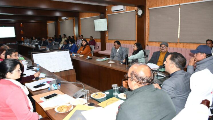 बागेश्वर – जिलाधिकारी ने जिला योजना,राज्य सेक्टर, केन्द्र पोषित एवं बाह्य सहायतित योजनाओं की प्रगति की करी समीक्षा