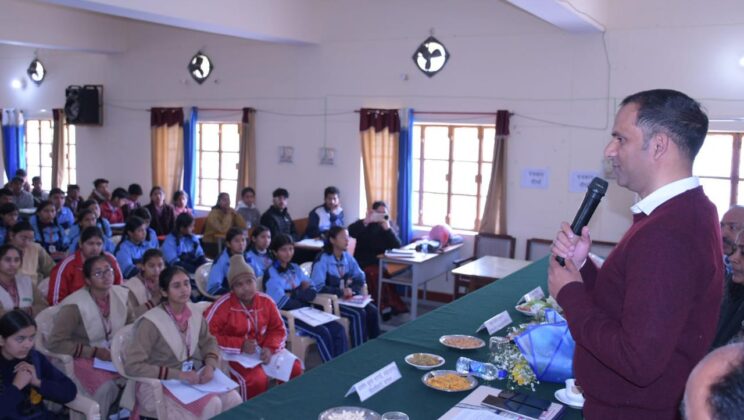 बागेश्वर:- सफलता के लिए कोई शार्टकट रास्ता नहीं,मेहनत जरुरी हैं – डीएम आशीष भटगई