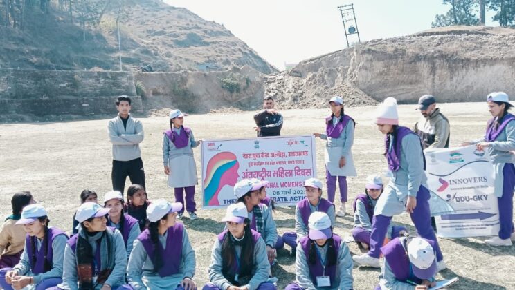 अल्मोड़ा:- महिला दिवस के अवसर पर नेहरू युवा केंद्र द्वारा आयोजित की गई महिला दौड़