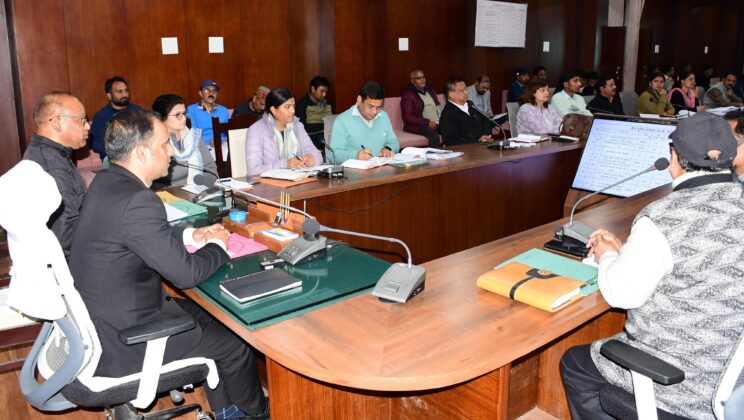 बागेश्वर – जिला योजना राज्य सेक्टर, केन्द्र पोषित एवं बाह्य सहायतित योजनाओं की प्रगति समीक्षा बैठक में डीएम ने गुणवत्ता और समयबद्धता पर कार्य पूर्ण करने के दिये निर्देश