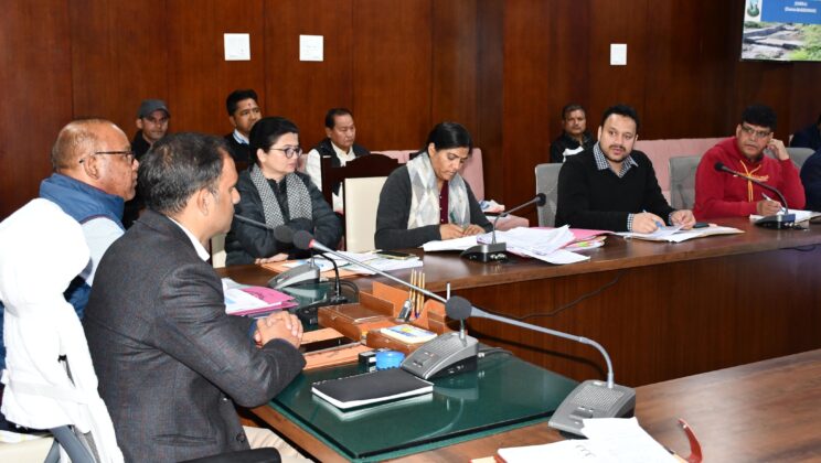 बागेश्वर- डीएम ने की ग्राम्य विकास कार्यक्रमों और उरेड़ा विभाग के कार्यों की समीक्षा